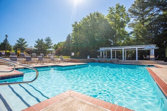 Charter Creek Apartments in Ashland, VA - Foto de edificio - Building Photo