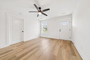 101 Gibson St, Unit B in Portland, TN - Building Photo