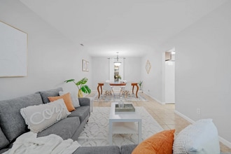 1748 Moonstone Dr in Virginia Beach, VA - Foto de edificio - Building Photo