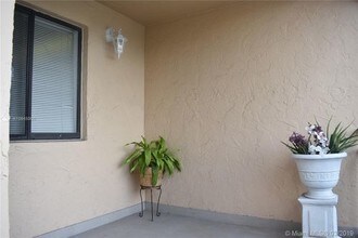 286 Racquet Club Rd-Unit -2J2 in Weston, FL - Building Photo - Building Photo