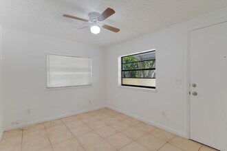 4943 SE Flounder Ave in Stuart, FL - Building Photo - Building Photo