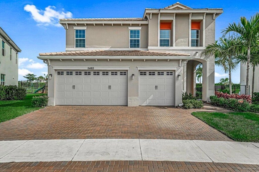 5482 Macoon Wy in Westlake, FL - Building Photo