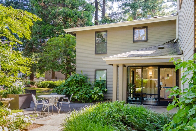 Mayfield Court Apartments in Portland, OR - Foto de edificio - Building Photo