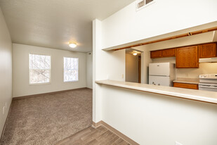 The Meadows in Des Moines, IA - Building Photo