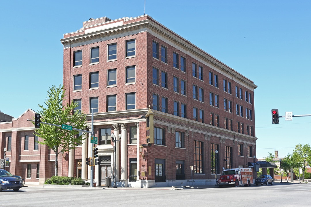 527-529 Commercial St in Emporia, KS - Building Photo
