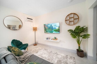 1702 NE 9th St in Fort Lauderdale, FL - Building Photo - Building Photo