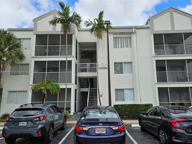 5686 Rock Island Rd in Tamarac, FL - Building Photo - Building Photo