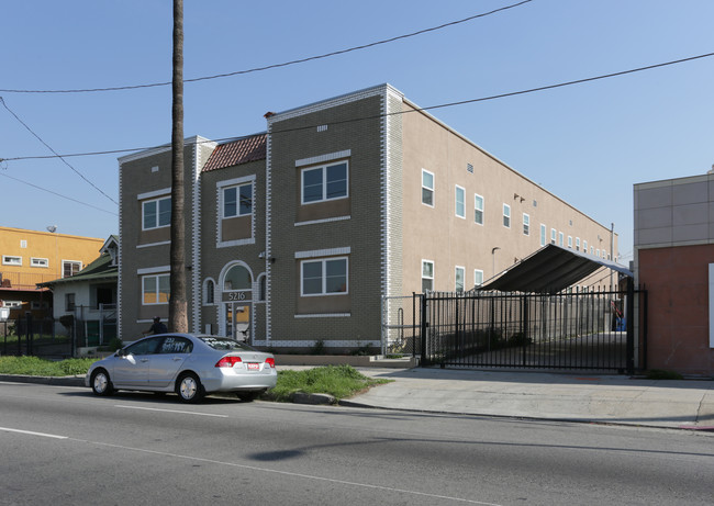 5216 S Figueroa St in Los Angeles, CA - Building Photo - Building Photo