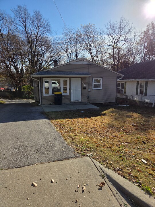 5907 Jackson Ave in Kansas City, MO - Building Photo