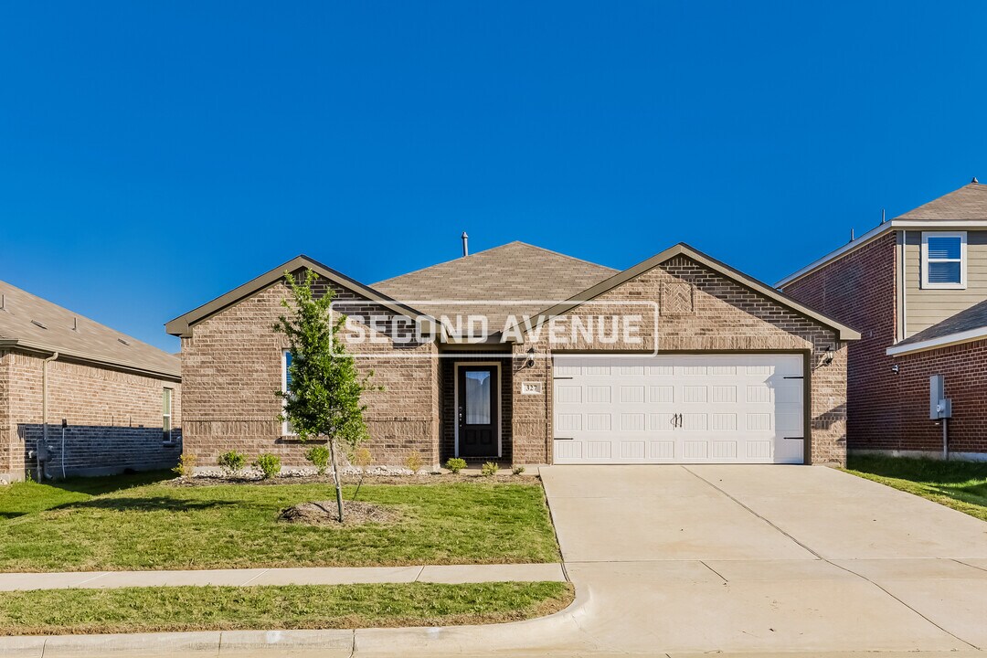 327 Condie Russell Ave in Venus, TX - Building Photo