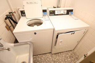 45 Longwood Ave, Unit 403 in Brookline, MA - Building Photo