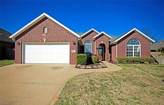 3004 SW Camden Dr in Bentonville, AR - Building Photo