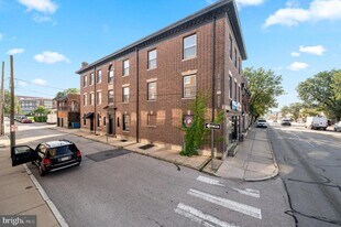 834 W Lancaster Ave in Bryn Mawr, PA - Building Photo