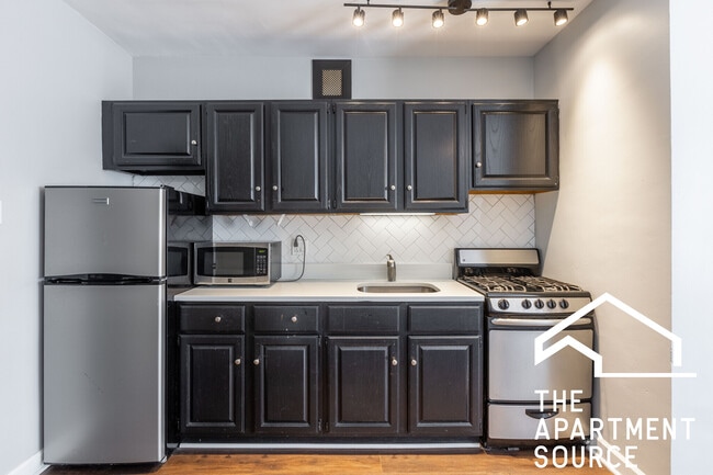 property at 1140 N La Salle Dr