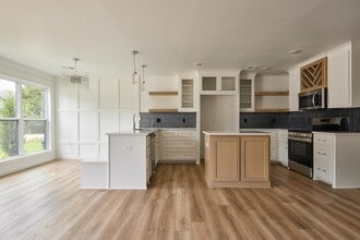 105 N Atlanta St in Owasso, OK - Foto de edificio - Building Photo