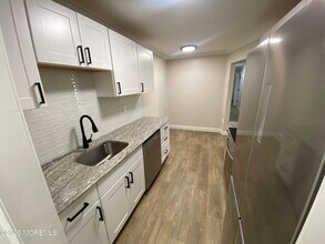 160 Cross Slope Ct in Englishtown, NJ - Building Photo - Building Photo