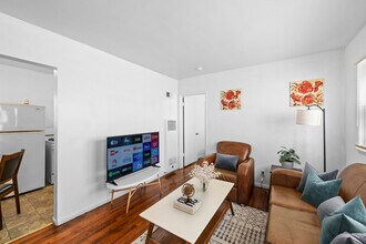 11053 Venice Blvd in Los Angeles, CA - Foto de edificio - Building Photo