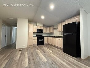 2625 S West St in Wichita, KS - Foto de edificio - Building Photo