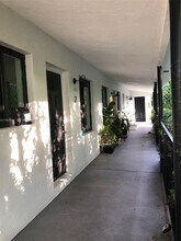 570 NE 69th St in Miami, FL - Building Photo - Building Photo