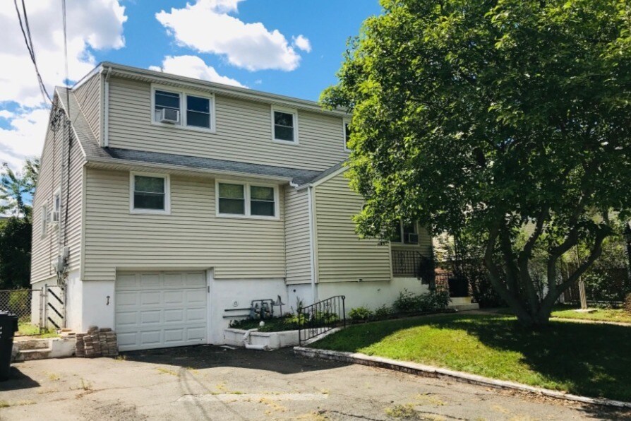 41 Reilly Ct in Metuchen, NJ - Foto de edificio