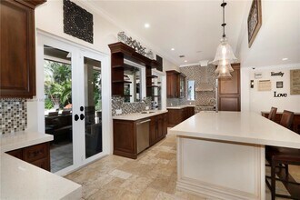 6461 SW 74th St in South Miami, FL - Building Photo - Building Photo