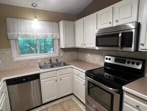 6811 Balsam Ln N in Maple Grove, MN - Building Photo - Building Photo