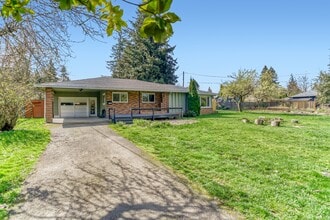 7010 NE Alberta St in Portland, OR - Building Photo - Building Photo