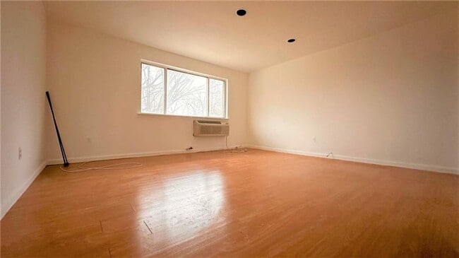 76-18 Grand Central Pkwy in Queens, NY - Building Photo - Building Photo