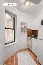320 E 90th St in New York, NY - Building Photo - Building Photo
