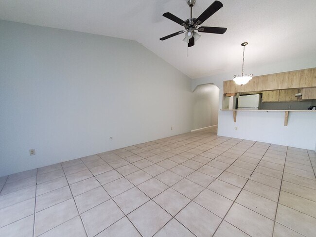 913 Gleason Pkwy in Cape Coral, FL - Foto de edificio - Building Photo