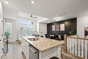 2037 Statesville Ave in Charlotte, NC - Building Photo