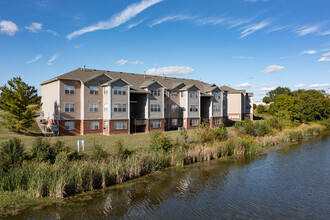 Delaware Crossing Apartments in Independence, KY - Foto de edificio - Building Photo