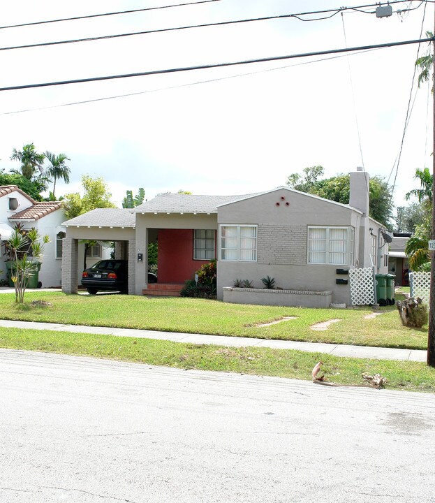 710 NE 87th St in Miami, FL - Foto de edificio