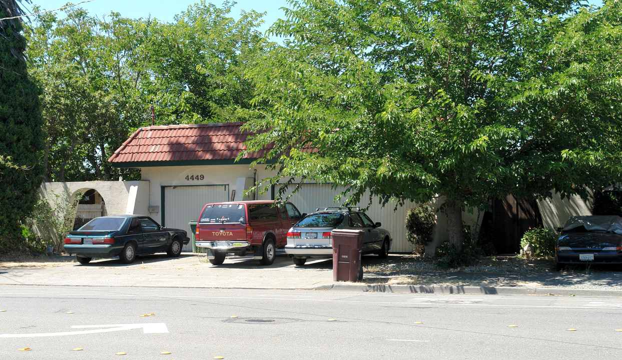 4451 Hoen Ave in Santa Rosa, CA - Building Photo