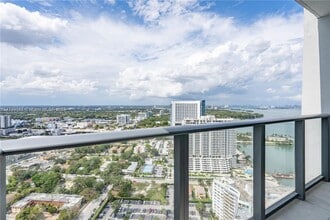 650 NE 32nd St, Unit 3601 in Miami, FL - Foto de edificio - Building Photo