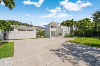 475 Woodcrest Rd in Key Biscayne, FL - Building Photo - Building Photo