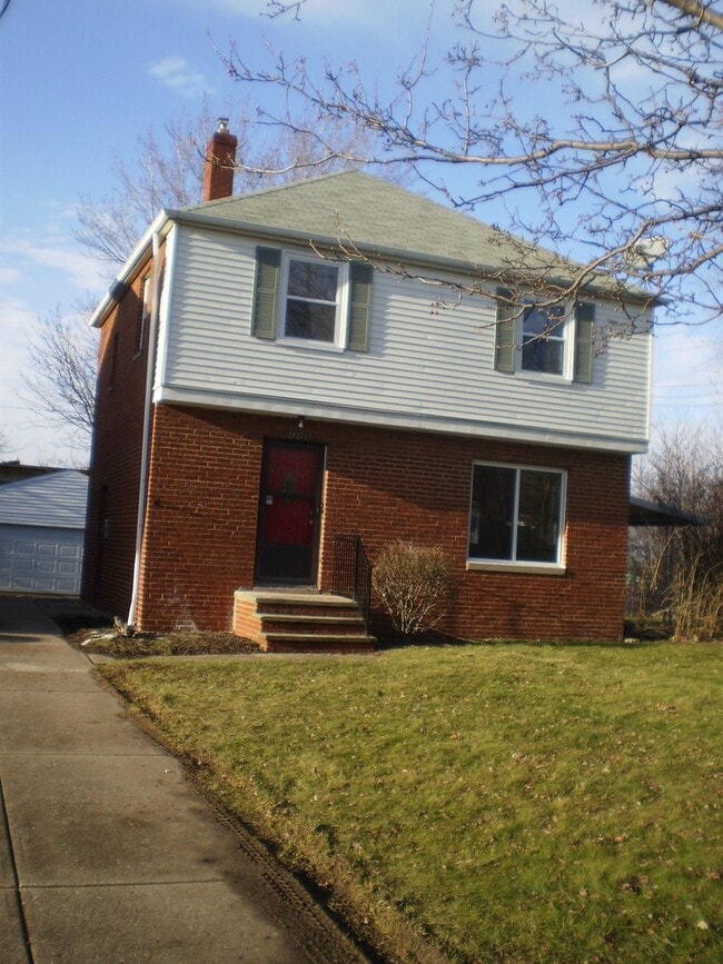 property at 28201 Coolidge Dr