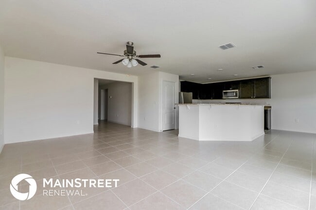 2136 Peyto Wy in Lakeland, FL - Building Photo - Building Photo