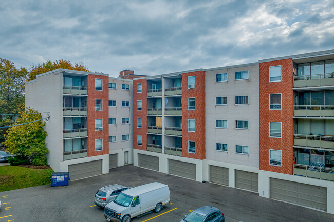 Terrace Towers in Guelph, ON - Building Photo - Building Photo