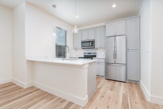 Kara Mingo in Denton, TX - Foto de edificio - Building Photo