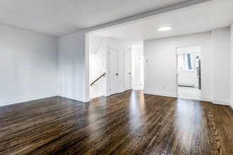 1370 Silver Spear Road in Mississauga, ON - Building Photo - Interior Photo