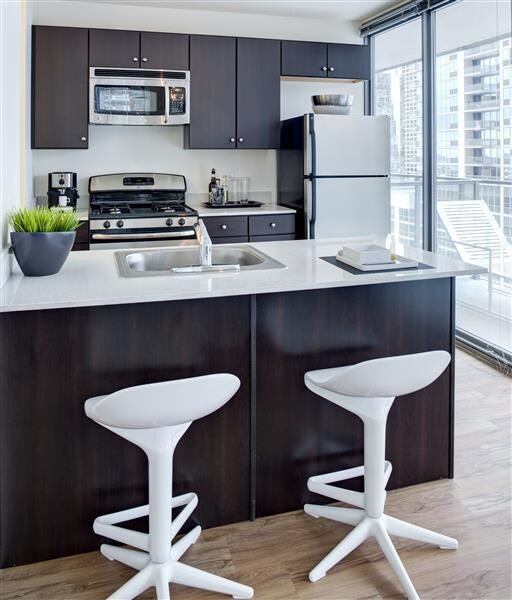 355 E Wacker Dr in Chicago, IL - Building Photo