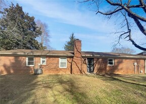 7608 Millstone Ln in Winston-Salem, NC - Building Photo