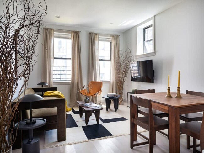 405 E 78th St in New York, NY - Foto de edificio - Building Photo