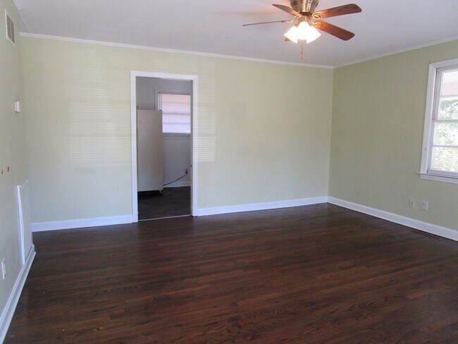 2011 Columbia Cir in Sumter, SC - Building Photo - Building Photo