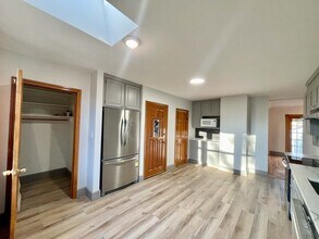 847 Metropolitan Ave, Unit 2 in Boston, MA - Building Photo - Building Photo