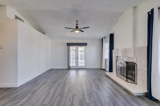 7221 E Carey Ave in Las Vegas, NV - Building Photo - Building Photo