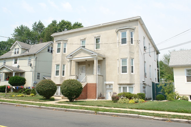 337-339 W Clay Ave in Roselle Park, NJ - Foto de edificio - Building Photo