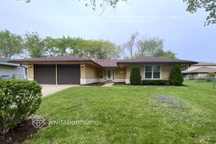 1516 Churchill Rd in Schaumburg, IL - Building Photo