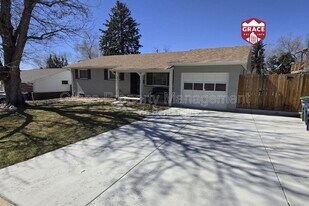 2871 S Golden Way in Denver, CO - Building Photo